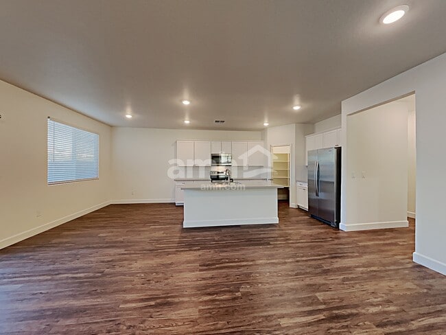 Building Photo - 6051 Schmidt St