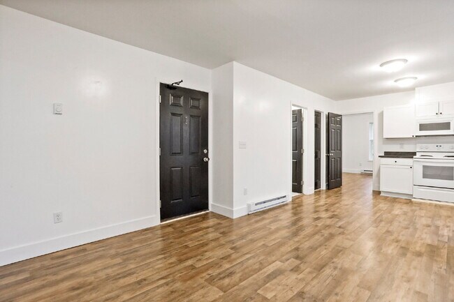 Building Photo - Welcome home to this newly renovated 2 bedroom top floor apartment
