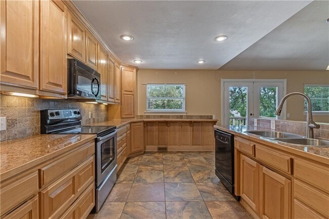 Building Photo - 811 S Riviera Dr