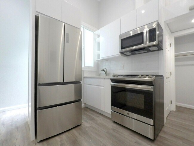 Building Photo - 518 7th St