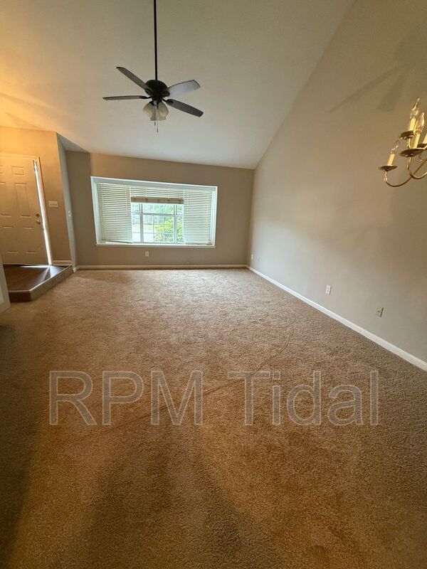 Building Photo - 70 Riverchase Dr