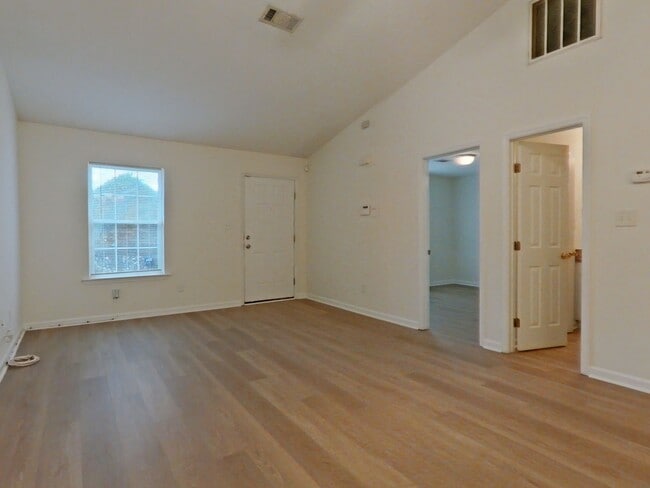 Building Photo - MOVE in Ready near Ft Gordon