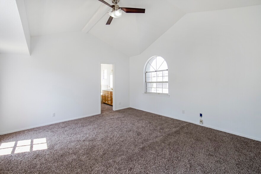 Building Photo - 908 Los Pinos Way