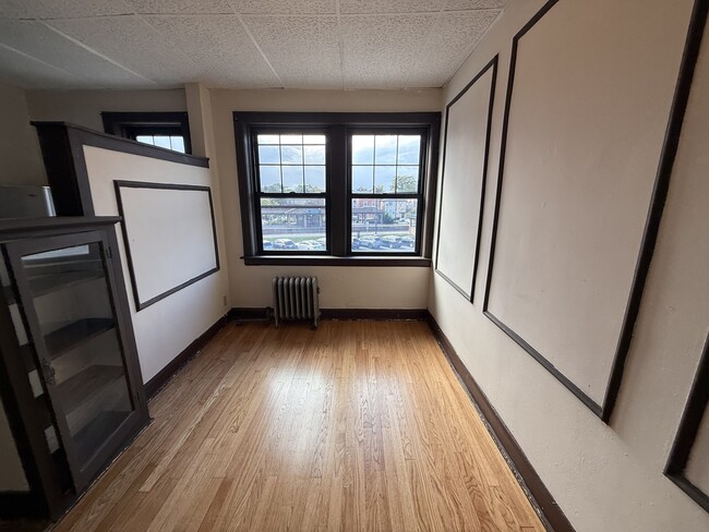 Building Photo - 3258 Maple Ave