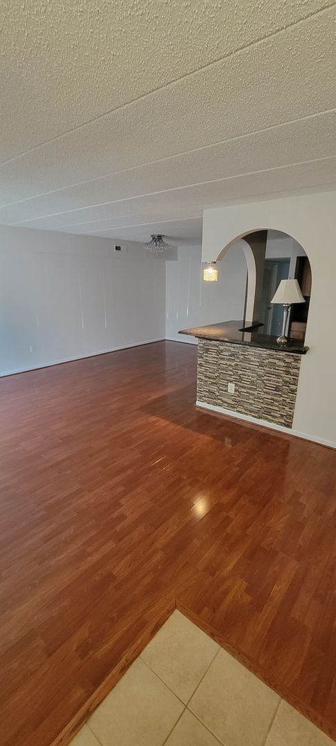 Building Photo - First Floor Unit - Northeast