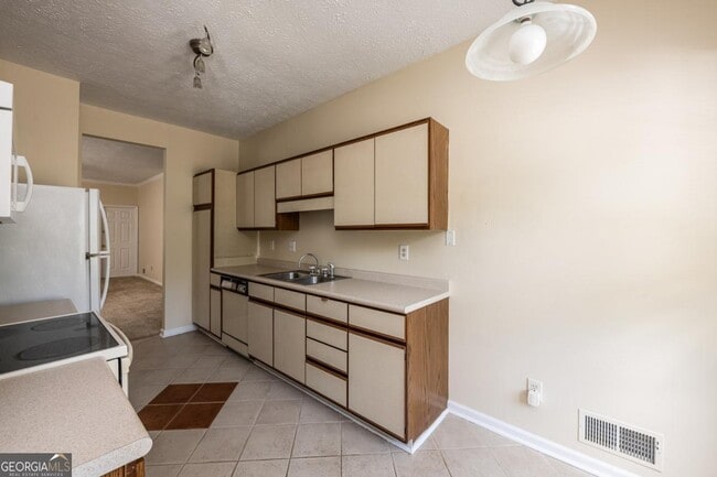 Building Photo - 4028 Elm St