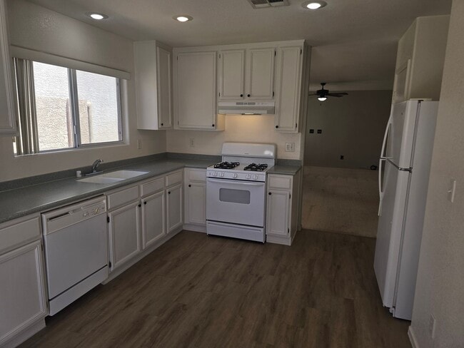 Building Photo - KEEP AN EYE ON THIS! WILL NOT LAST LONG!