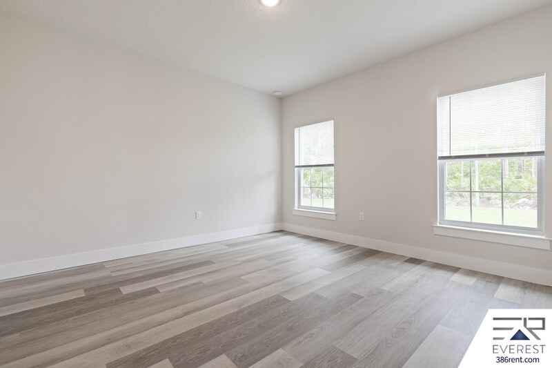 Building Photo - 8 Red Oak Pl