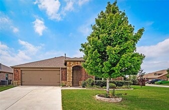 Building Photo - 1911 Meadow Crest Dr