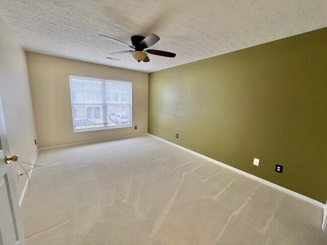 Building Photo - Spacious Amelia Condo!