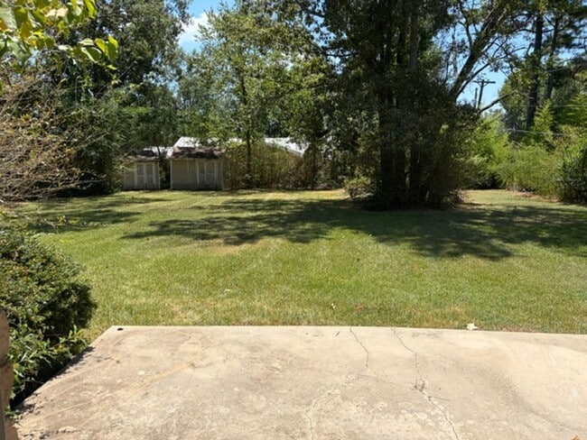 Building Photo - 5957 Yarbrough Rd