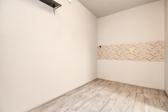 Building Photo - 8723 Rocky Valley Dr
