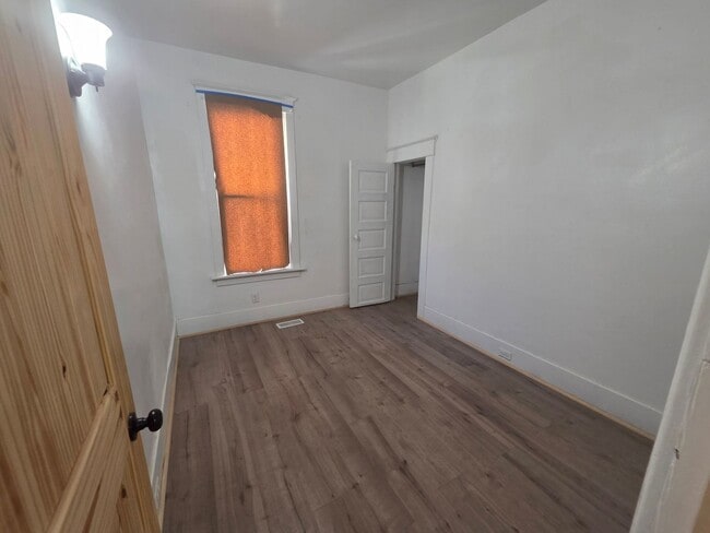 Building Photo - Lower newly remodeled 3 bedroom unit
