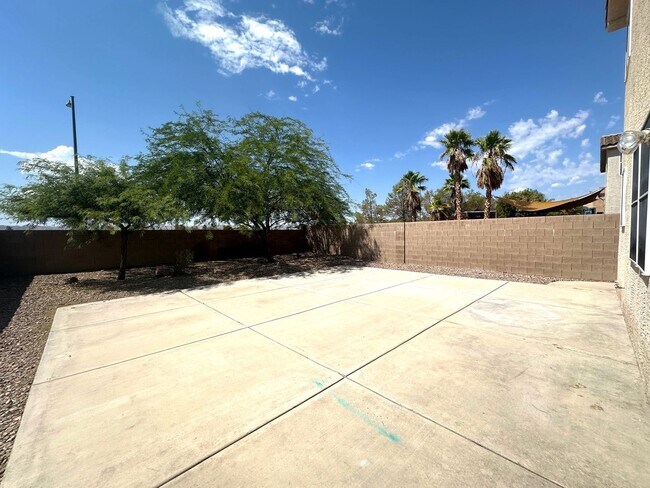 Building Photo - Available For viewing May 1, 2026. Beautiful SW Las Vegas Home. 4 Beds 2.5 Bath.