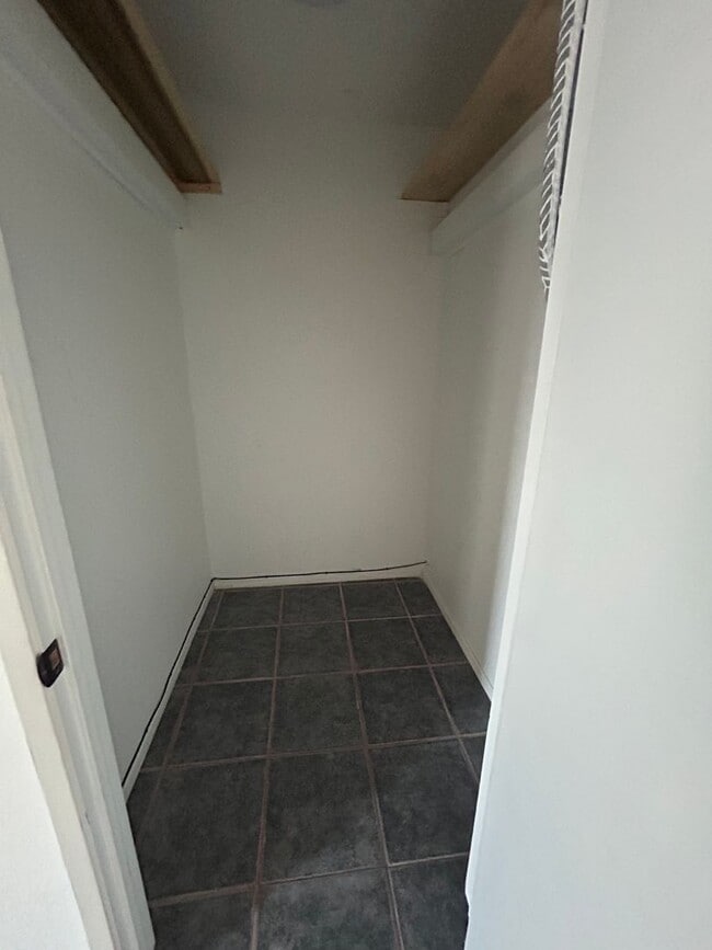 Building Photo - Private 1 Bedroom 1 Bathroom Home