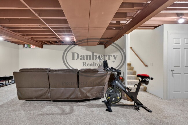 Building Photo - 24989 Reddington Ct