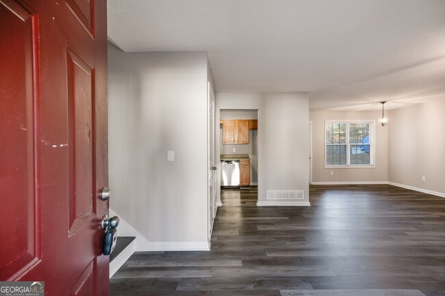 Building Photo - 380 River Trace Dr