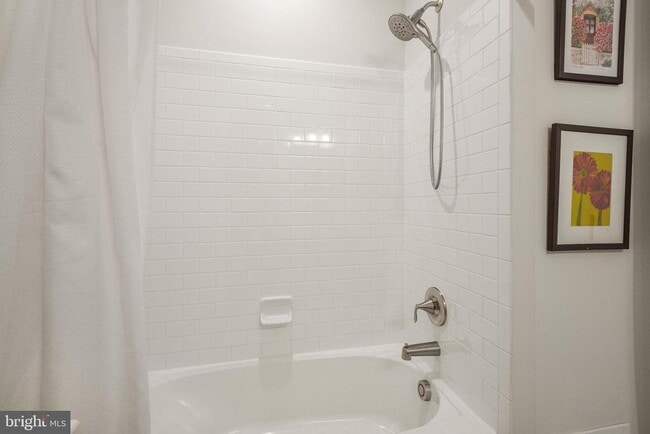 Building Photo - 813 Rockwell Ave