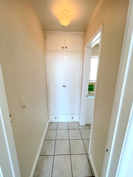 Building Photo - 250 Cliff Dr