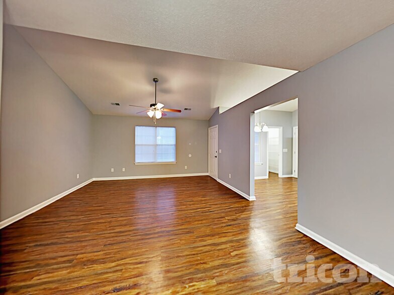 Building Photo - 109 Jaybird Ln