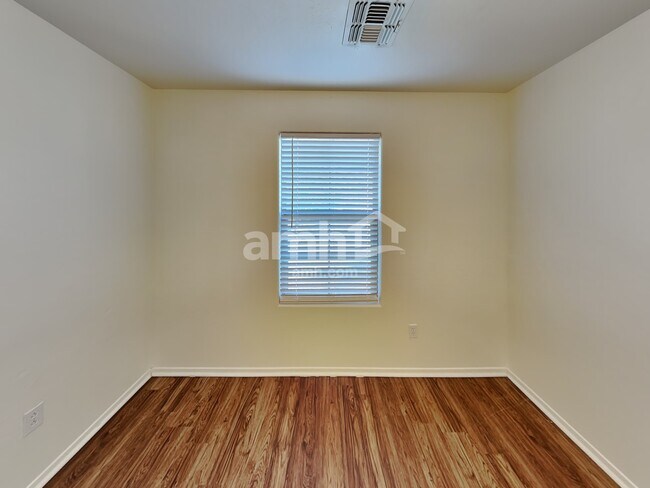 Building Photo - 1811 W Desert Canyon Dr