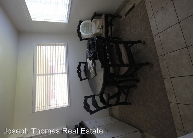 Building Photo - 3 br, 1.5 bath House - 440 E 850 S