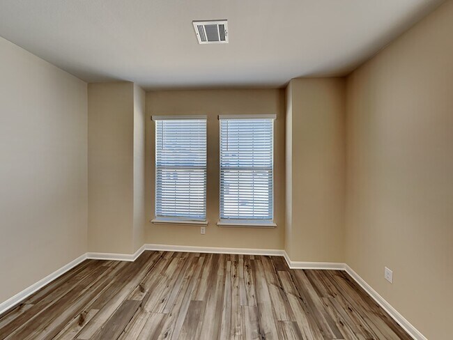 Building Photo - 353 Lowery Oaks Trl