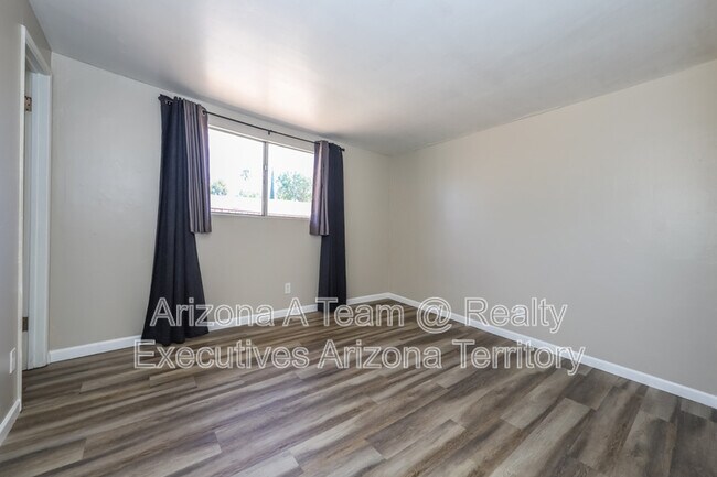 Building Photo - 3221 S Grady Ave