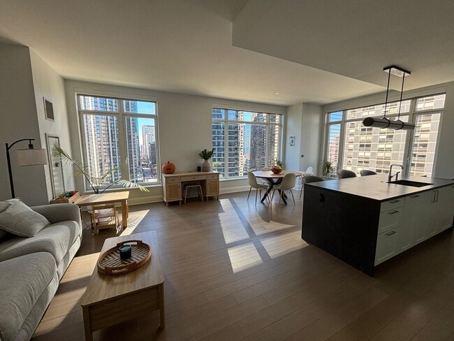 Building Photo - 514 N Peshtigo Ct