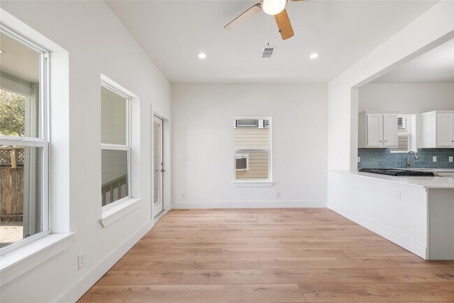 Building Photo - 4710 Ave S