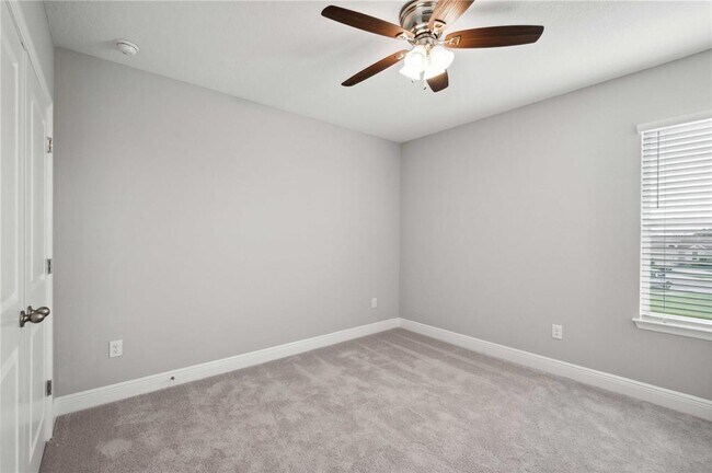 Building Photo - 2560 Warren Acrs Blvd