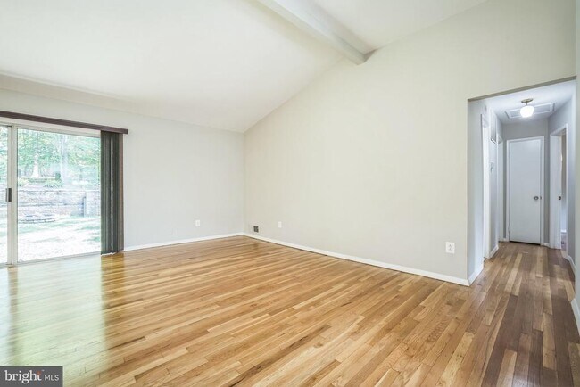 Building Photo - 7826 Glenister Dr