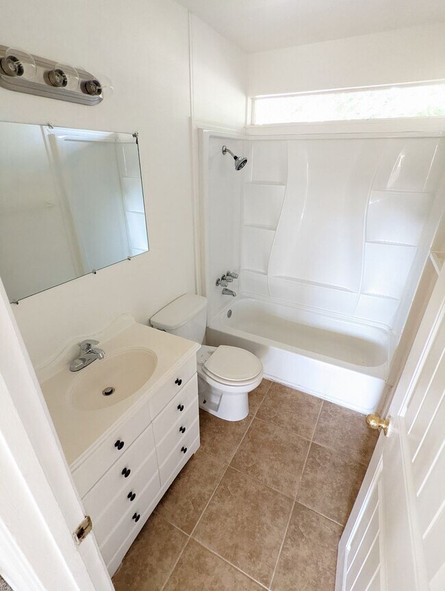 Building Photo - Cozy Two Bedroom, One and a Half Bath Townhouse