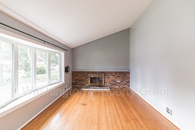 Building Photo - 4232 Linden St