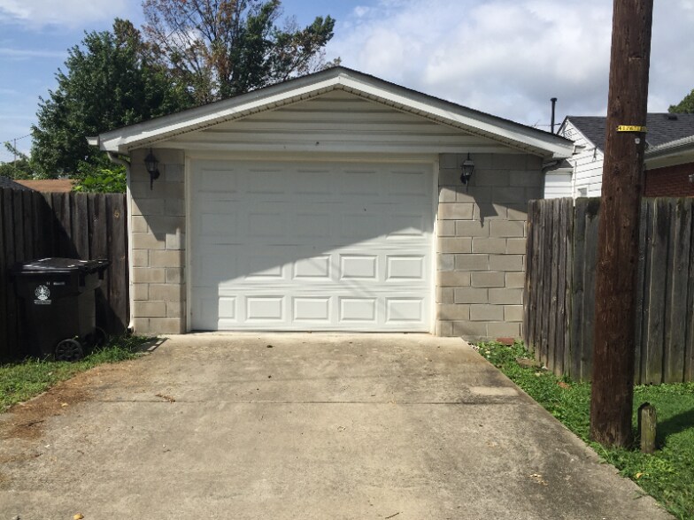 Building Photo - 1400 Sale Ave