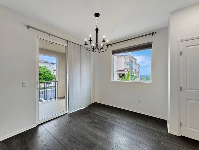 Building Photo - Great 3B/2.5BA Townhome in Otay Mesa!