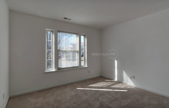 Building Photo - Beautiful 4 Bedroom 2.5 Bathroom Home with...
