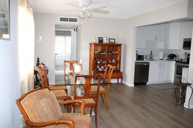 Building Photo - 801 Flanders Dr