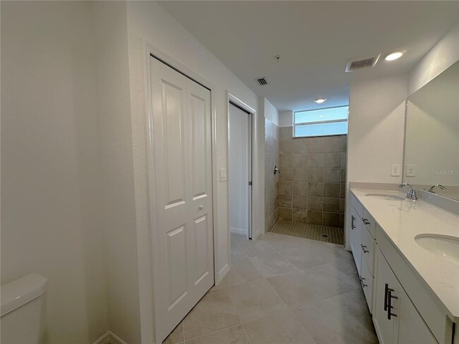 Building Photo - 14231 Heritage Landing Blvd