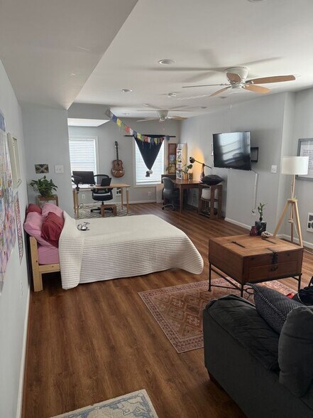 Building Photo - 5014 Curtis Ave