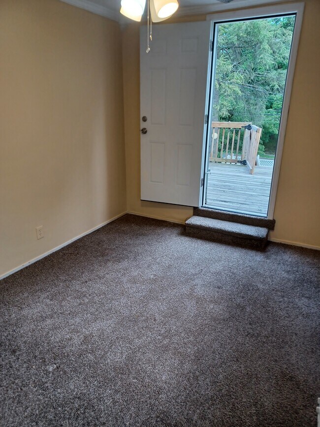 Bedroom Leads to Deck - 12 Vernon Ter