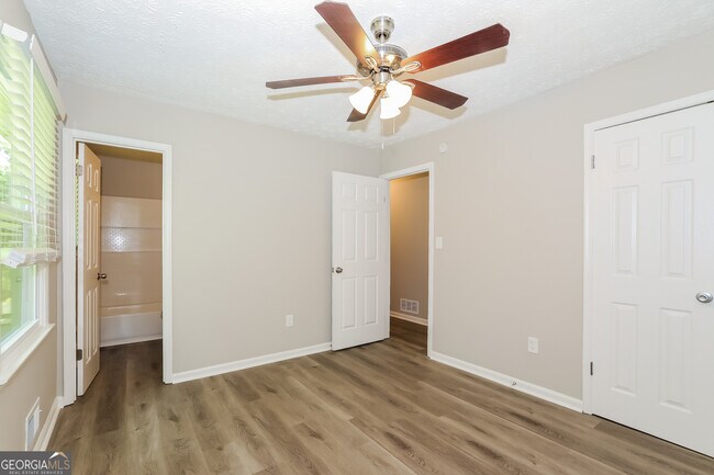 Building Photo - 1743 Hunting Creek Ln SE