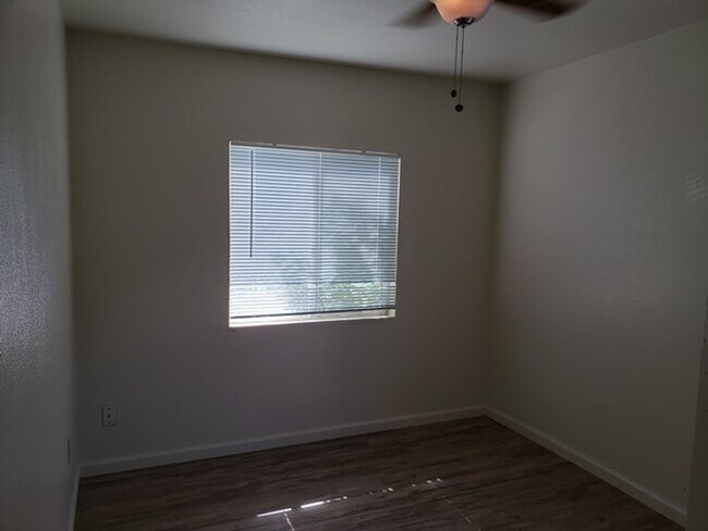 Building Photo - FI416-YA