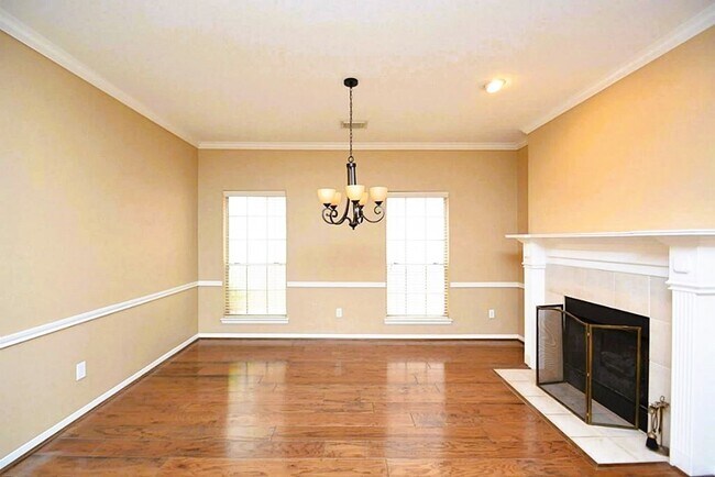 Building Photo - 21523 Santa Clara Dr