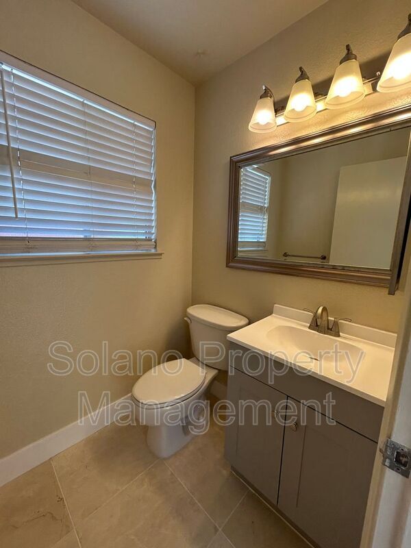 Building Photo - 1970 Grande Cir