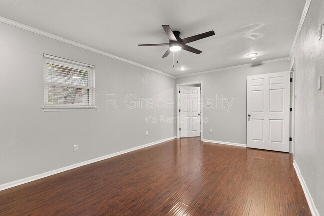 Building Photo - 8806 Fox Hollow Dr