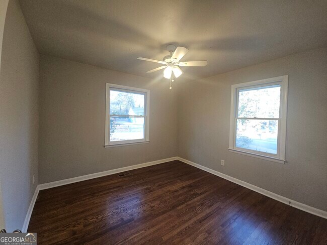 Building Photo - 520 Floyd Dr