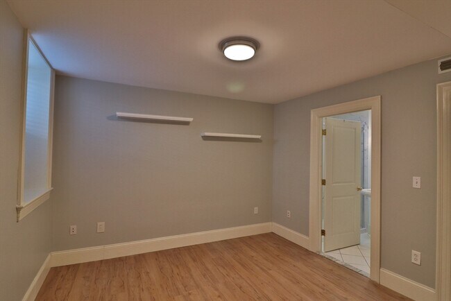 Building Photo - 358 Dorchester St