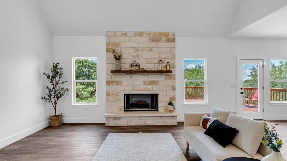 Building Photo - 105 Chesterfield Dr