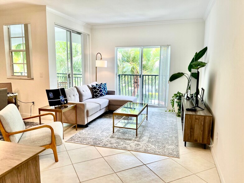 Building Photo - 3165 NE 184th St